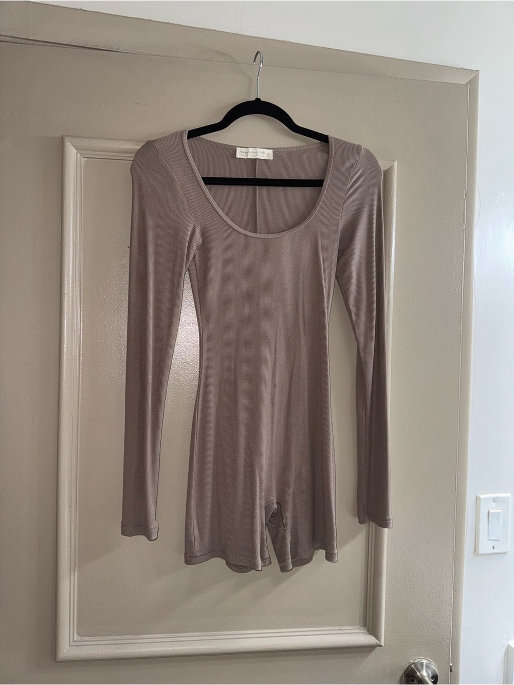 Abercrombie & Fitch Luxe Lounge Taupe Long Sleeve Scoop Neck Romper
